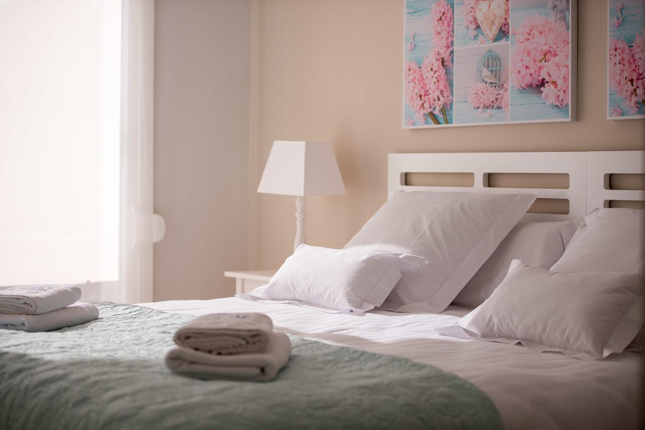 Apartamentos Marta Playa Alicante Buitenkant foto